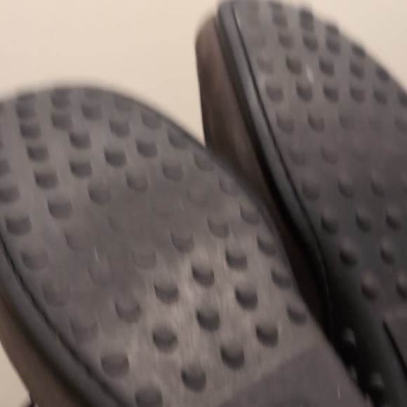 Tod's Leather Slip-On Loafers with Classic Stitching - Picture 6 of 7